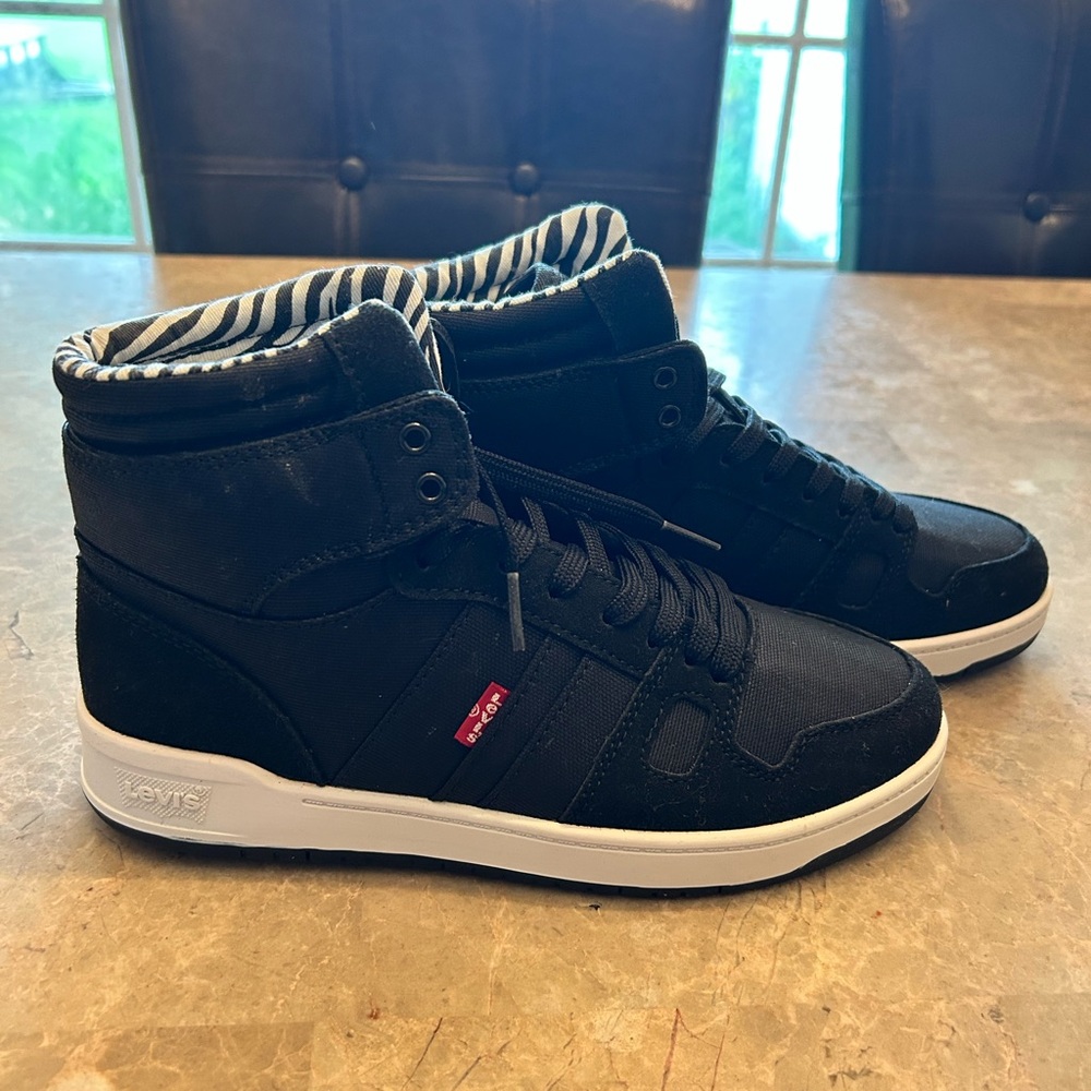 Levi's Women’s Black High-Top Sneakers